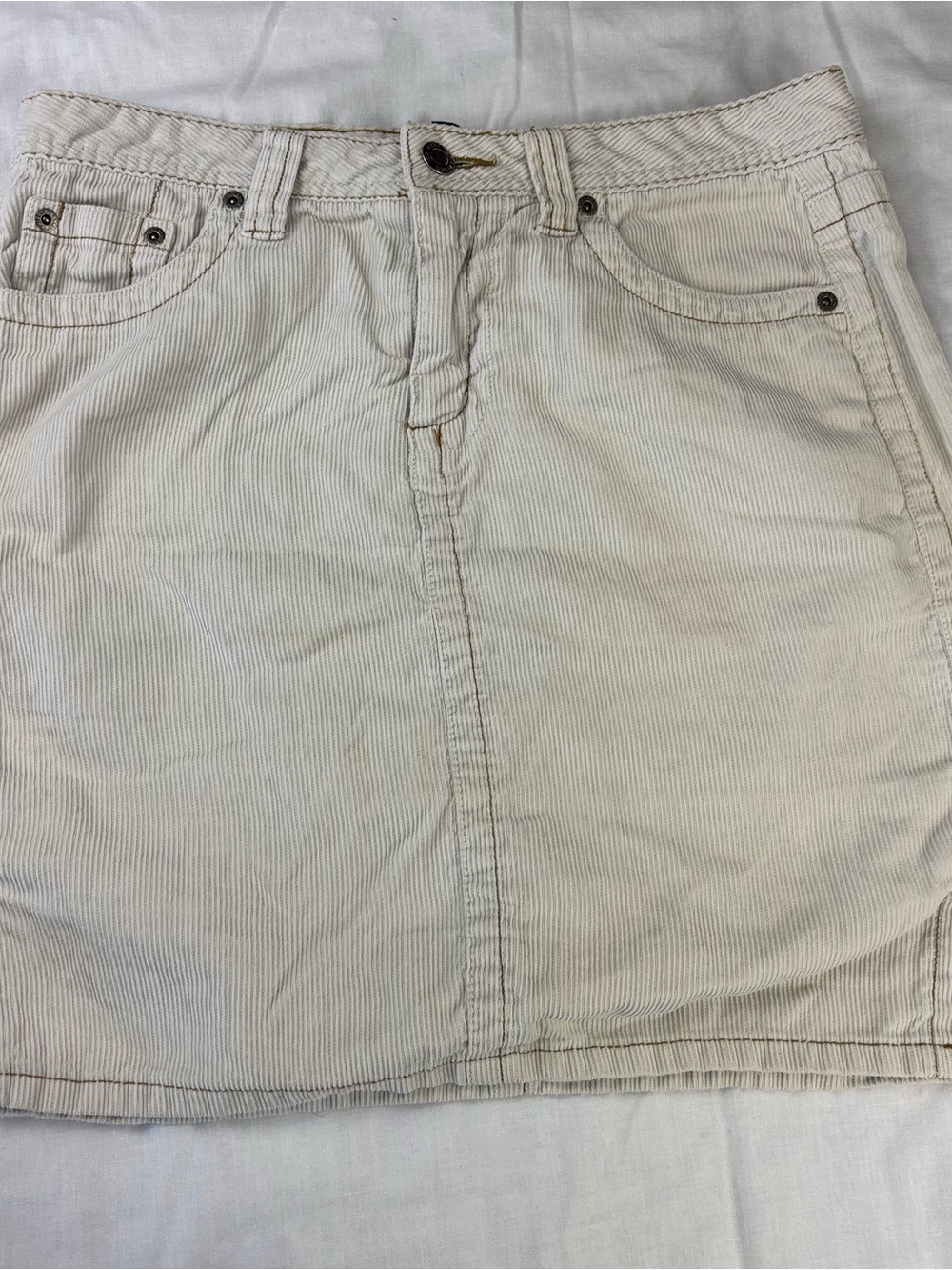 Arizona Jean Company Cream Mini Skirt